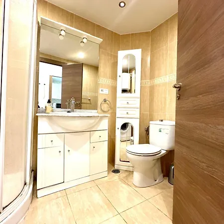 San3 - Reformado, Centro A 50 Metros, Wifi, Apartamento